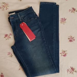 Levi's 710 Super Skinny Jeans